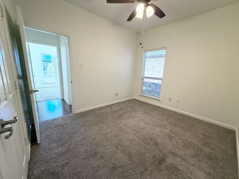 Building Photo - 3917 Old Richwood Ln