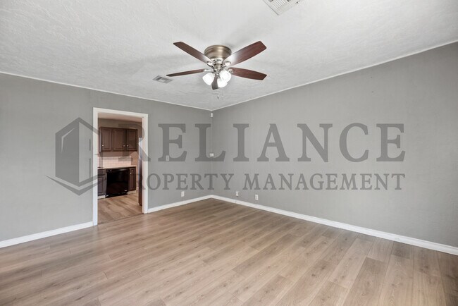 Building Photo - 2231 S Hiram St
