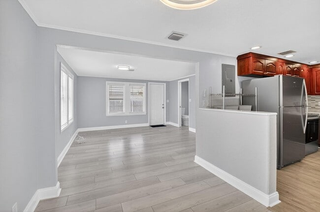 Building Photo - 239 NW 6th Ave