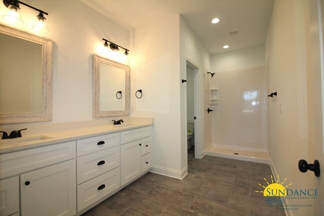 Building Photo - Gorgeous Townhome in Fort Walton Beach