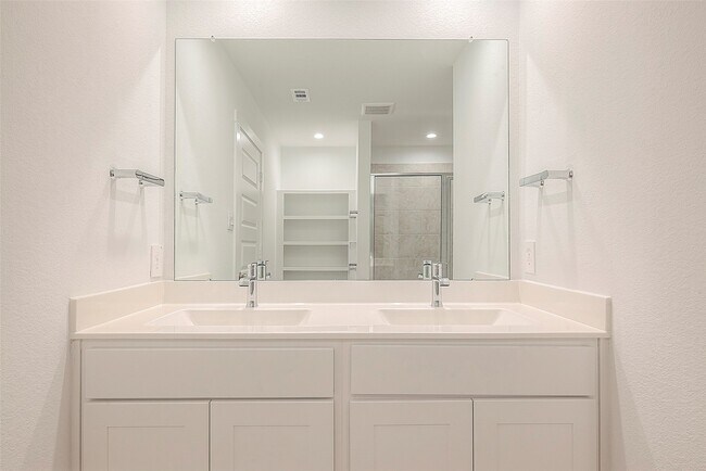 Building Photo - 4906 Edgewood Dr