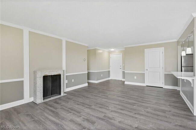 Building Photo - 12550 Lake Ave