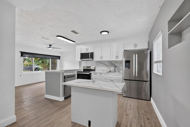 Building Photo - 540 NE 61st St