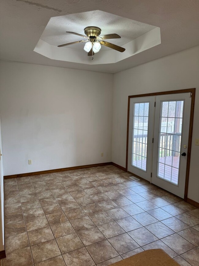 Building Photo - Move in ready, 3 Bedroom, 2 Bathroom Home ...