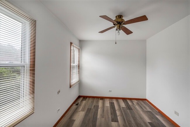 Building Photo - 30W274 Brighton Ct