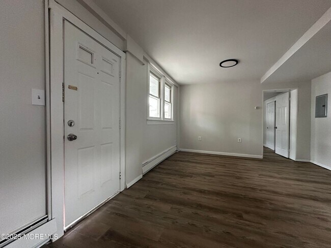 Building Photo - 1320 3rd Ave