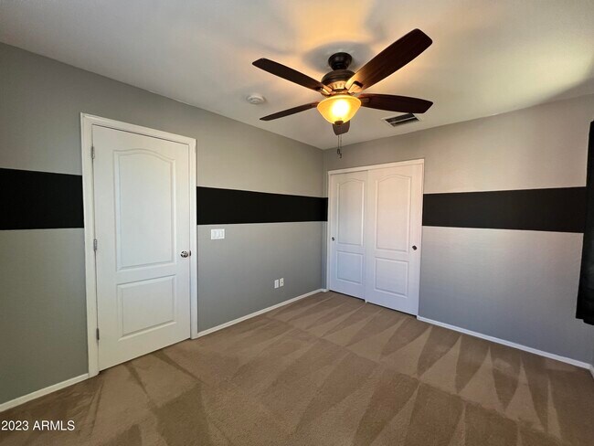 Building Photo - 2709 E Bart St