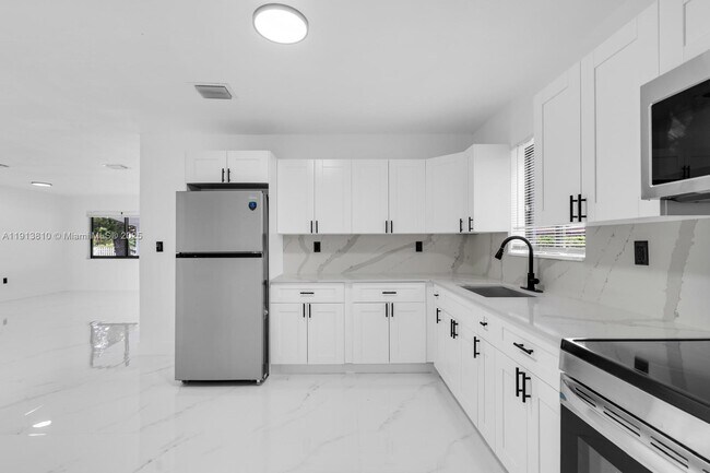 Building Photo - 1041 NW 199th St