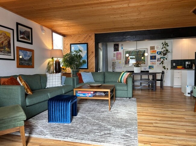 Building Photo - 1904 Sierra Nevada Rd