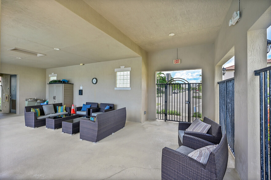 Building Photo - 4204 N Dixie Hwy