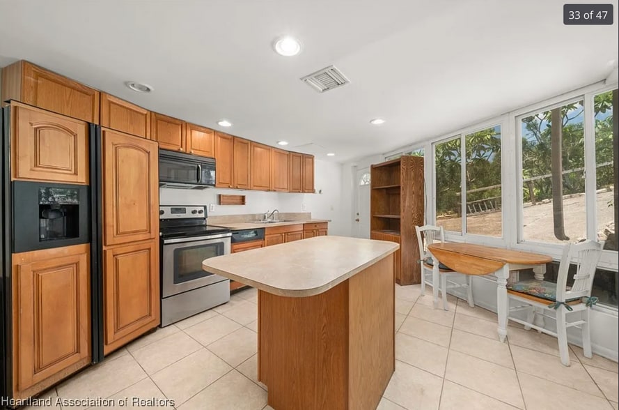 Kitchen - 202 Rachard Blvd