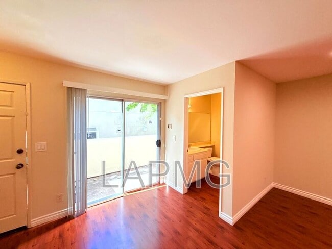 Building Photo - 12251 Moorpark St