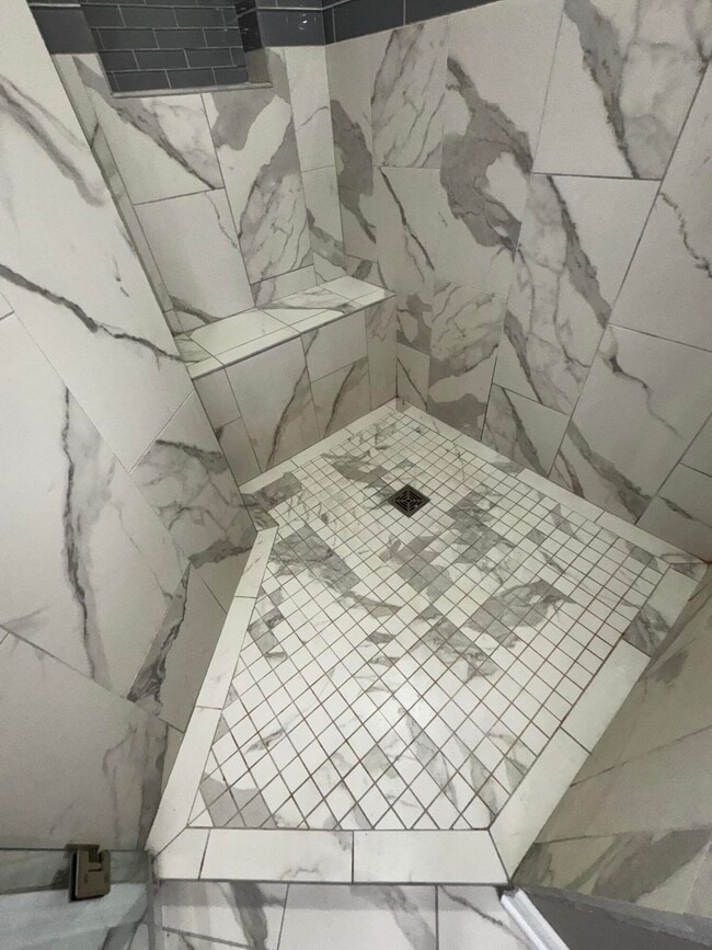 Building Photo - 564 Claymont Dr