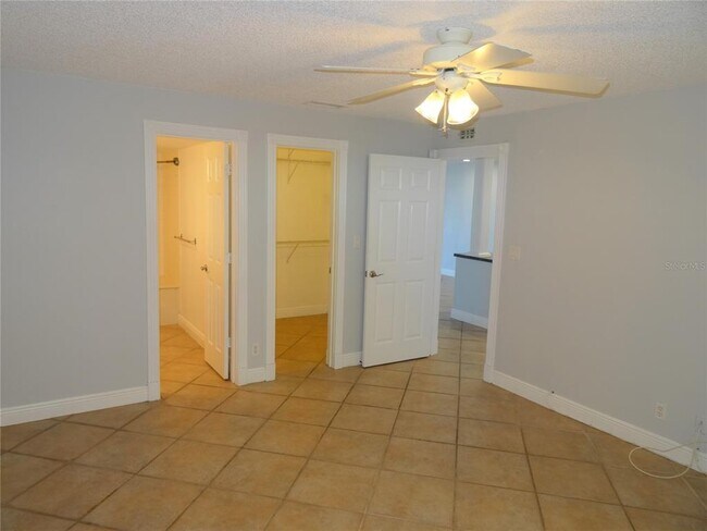 Building Photo - 2775 Kipps Colony Dr S