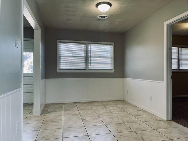 Building Photo - Spacious Home a few minutes from Market St...