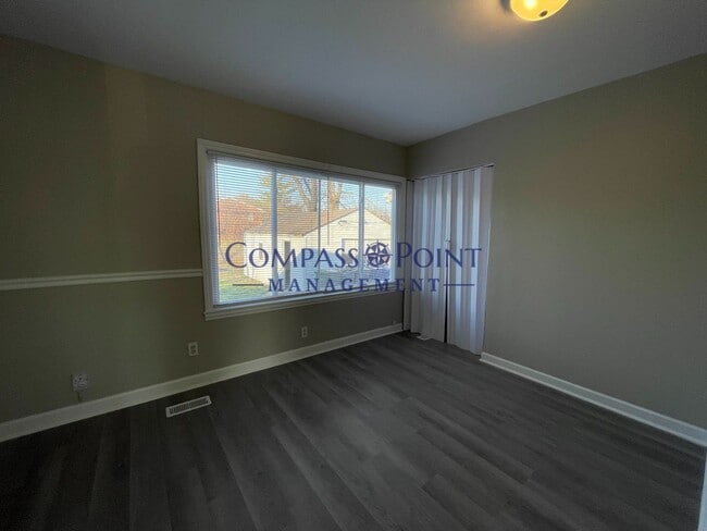 Building Photo - Remodeled 3 bedroom and 2 bath House! Ready for you! FIRST MONTH RENT FREE!!