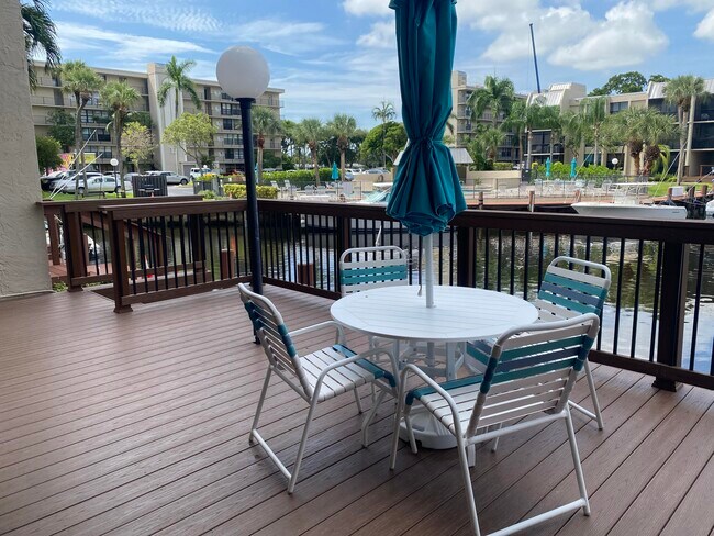 Building Photo - 9 Royal Palm Way