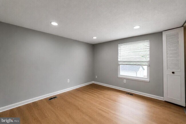 Building Photo - 1414 King William Dr