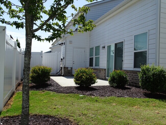 Building Photo - 146 Bromes Wy