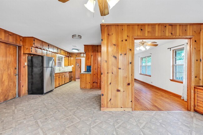 Building Photo - 1803 Sea Queen Ct