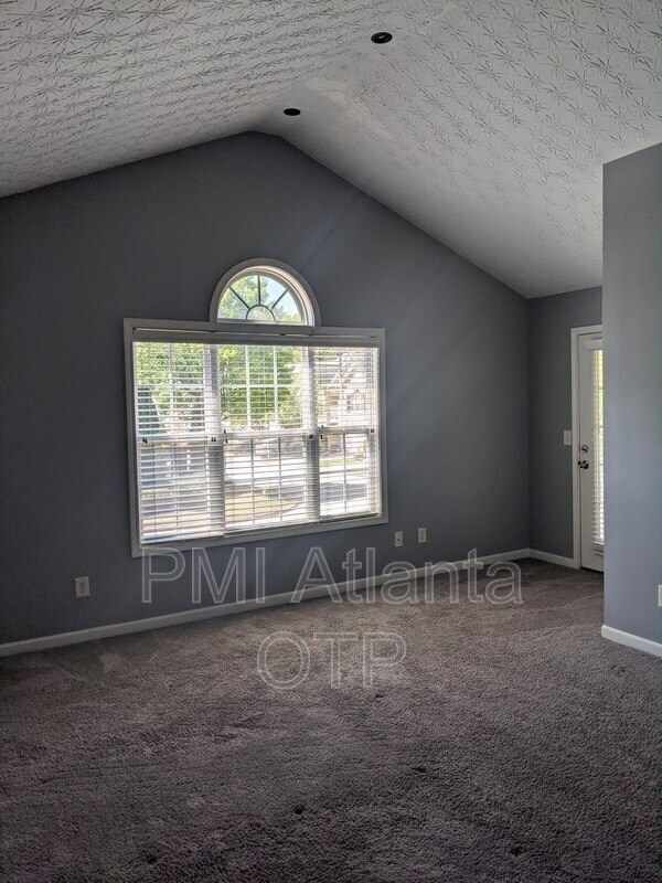 Building Photo - 2150 Lenox Ave