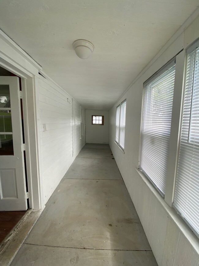 Building Photo - 1239 4th St