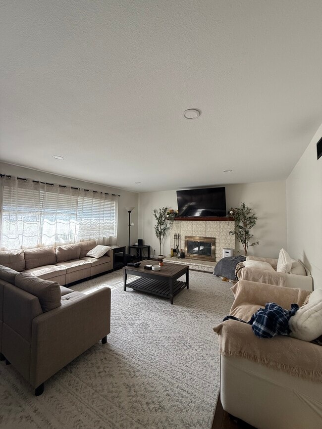 Building Photo - 12162 Country Club Ln