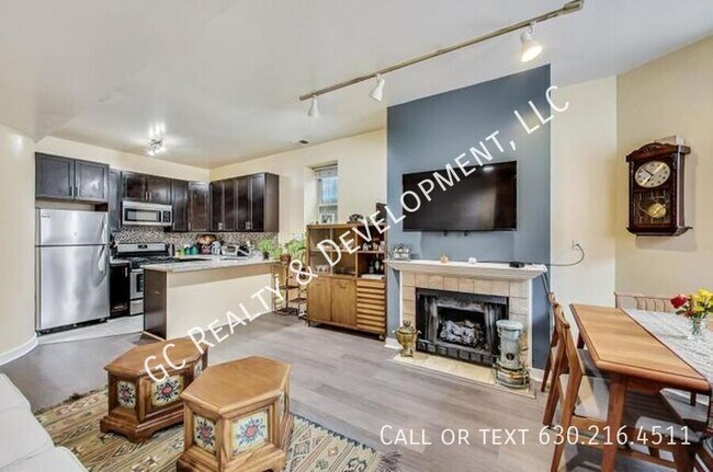 Building Photo - 1423 W Oakdale-Unit G