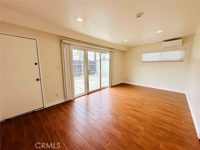 Building Photo - 400 E Fernfield Dr