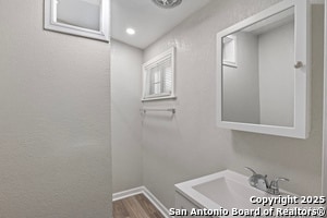 Building Photo - 2209 N Flores St