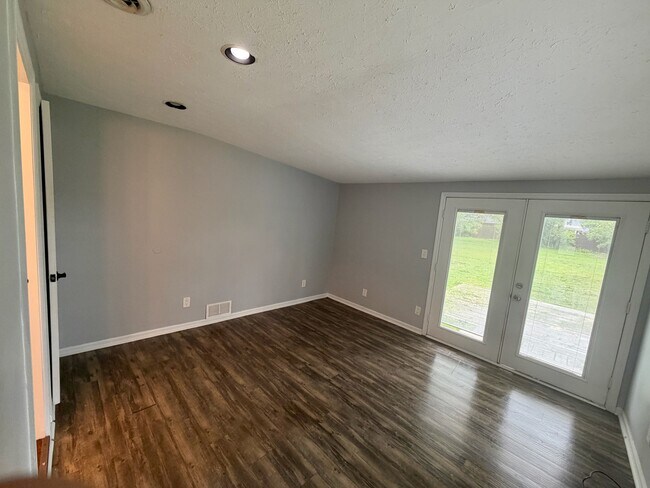 Building Photo - 416 W Wenger Rd
