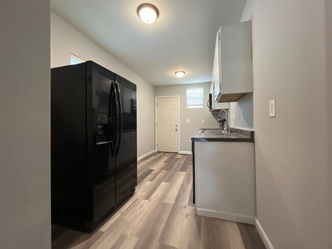 Building Photo - 968-970 Wilson Avenue