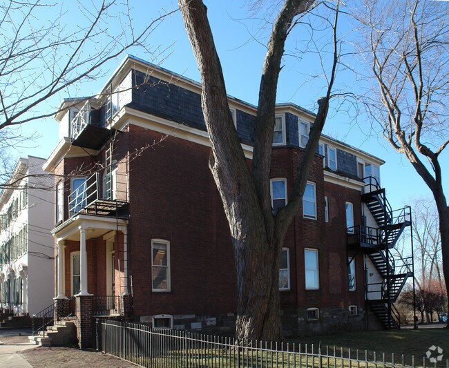 Building Photo - 16 Washington Ave