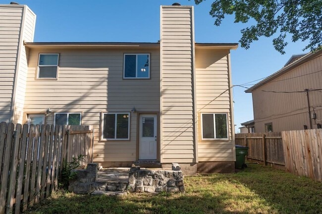 Building Photo - 925 Chisholm Cove