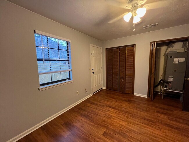 Building Photo - 218 White Dr