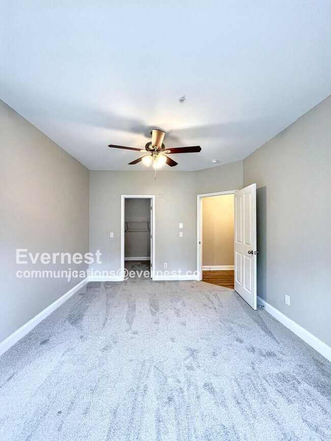 Building Photo - 2 Bed & 1 Bath Condo in Nashville! Coming Soon!