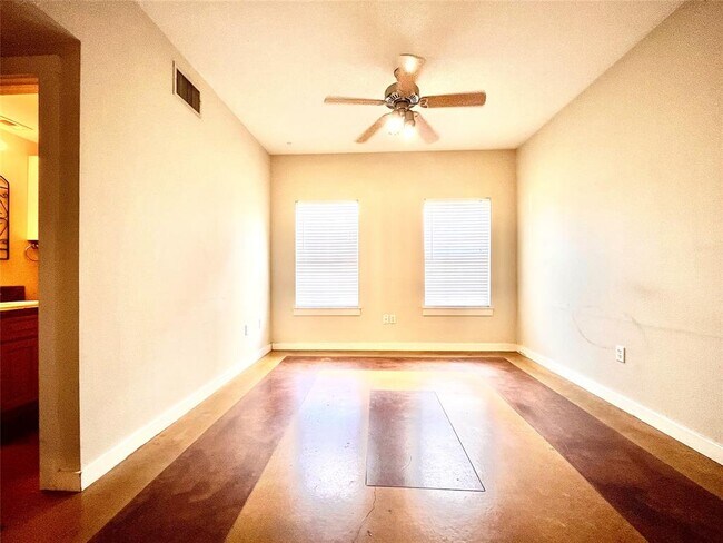 Building Photo - 2106 Cullen Ave