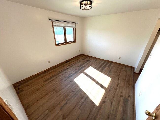 Building Photo - 2 Bed 1 Bath Single Family Home Located in...