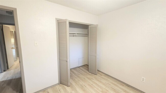 Building Photo - 22422 Deville Dr