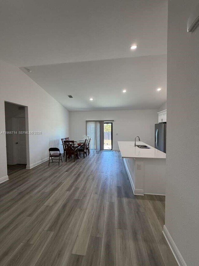 Building Photo - 3125 Kanek Cir