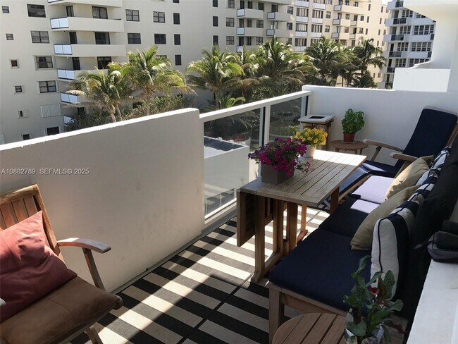 Building Photo - 100 Lincoln Rd