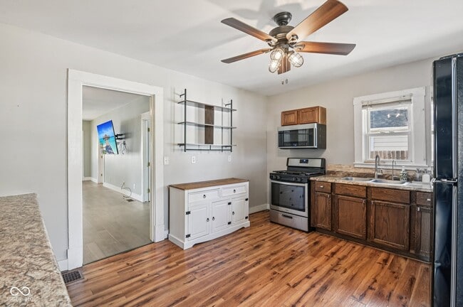 Building Photo - 1920 E 67th St