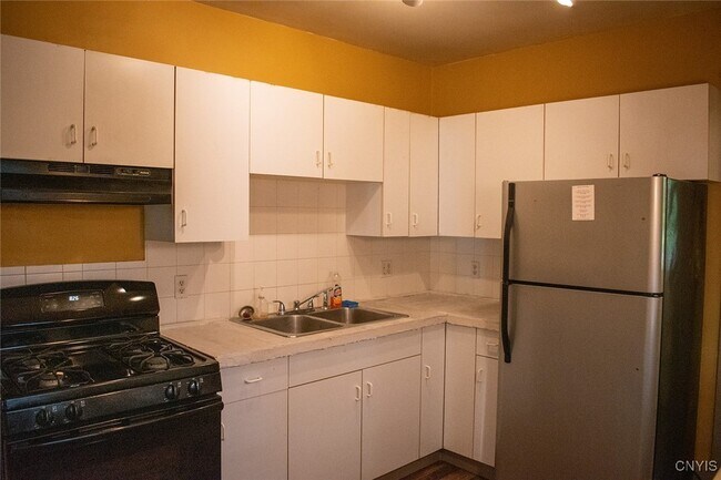 Building Photo - 544 Clarendon St