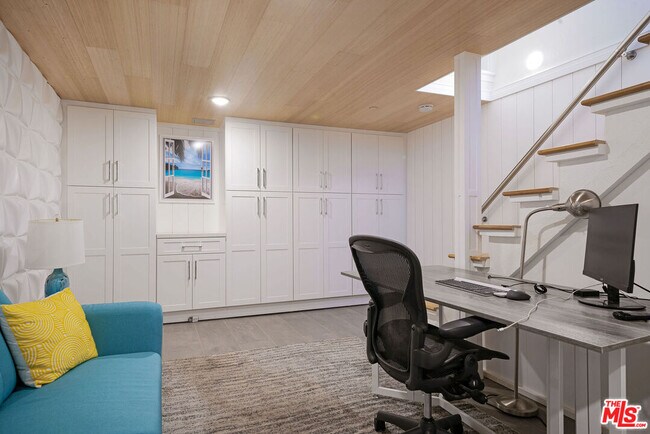Building Photo - 1323 Club View Dr