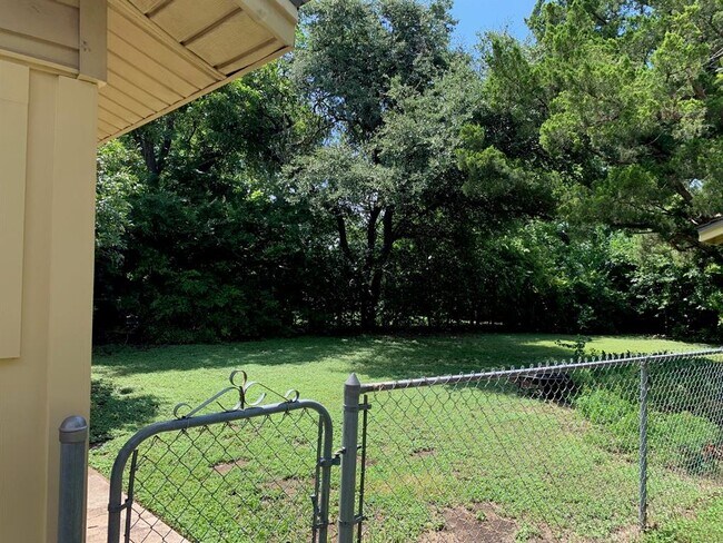 Building Photo - 1505 Ruth Ave