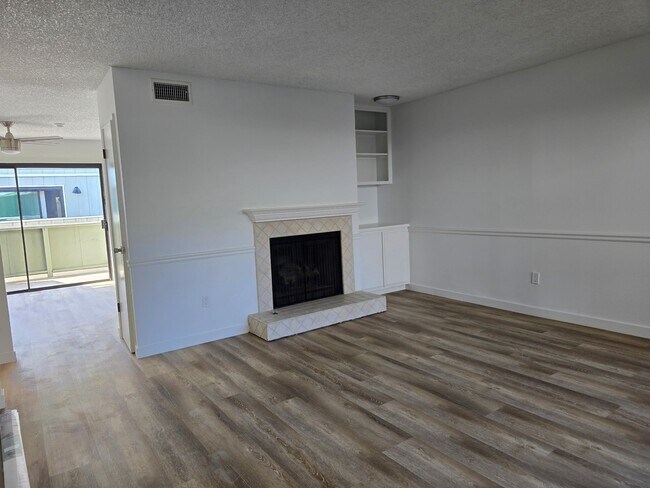 Building Photo - 714 N Irena Ave