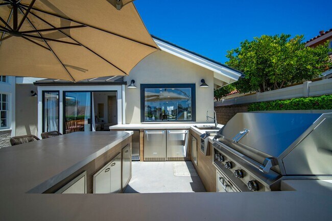 Building Photo - Experience Coastal Living at Its Finest in...