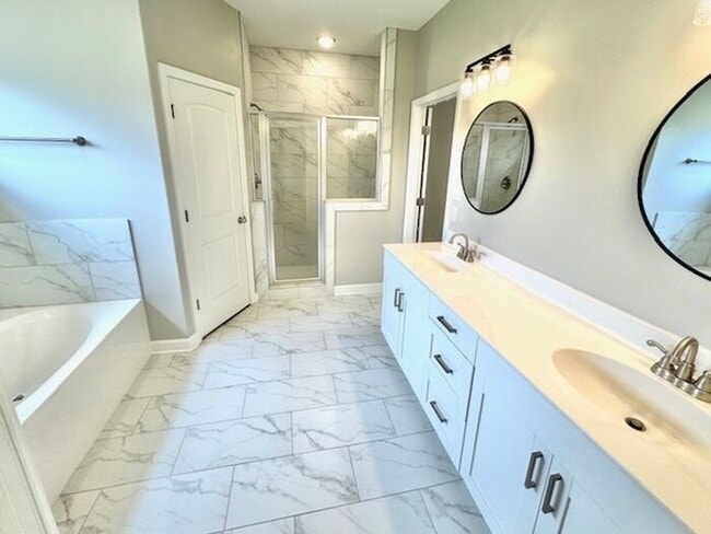 Building Photo - Now Leasing a 5-bedroom 3 bath home in Hor...