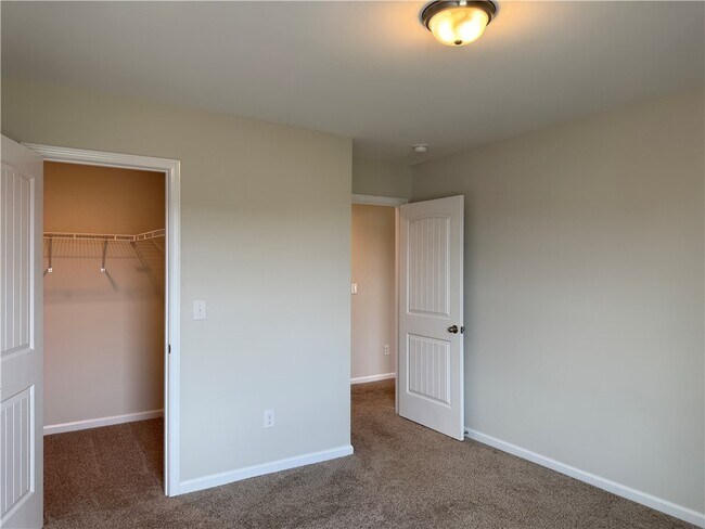 Building Photo - 117 Weaver Way
