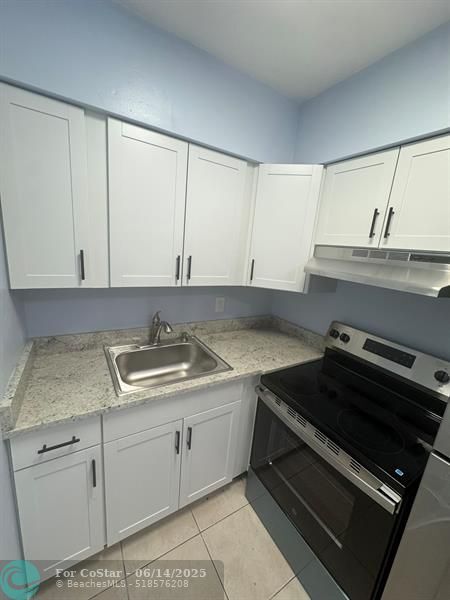 Building Photo - 4616 Poinciana St